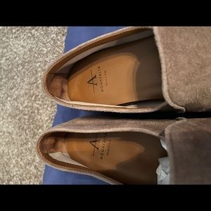 Aquatalia 7.5, soft brown suede, previously loved, minor wear on edge of heel